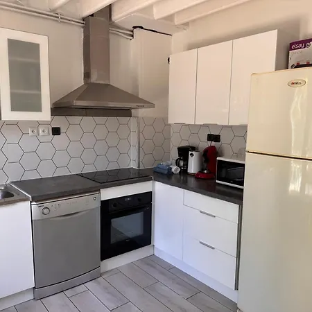 Дом отдыха Les Micocouliers - Spacieuse Maison,4chambres ,avec Jardin- Parking -wifi *